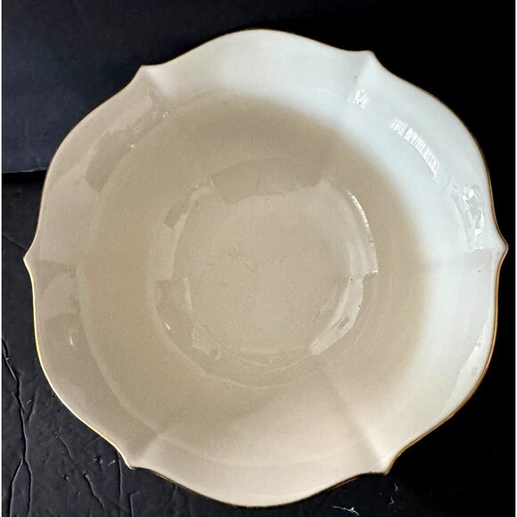 Lenox Vintage Ivory & Gold Scalloped Serving Bowl With Ornate Green & Gold Trim - Picture 2 of 9